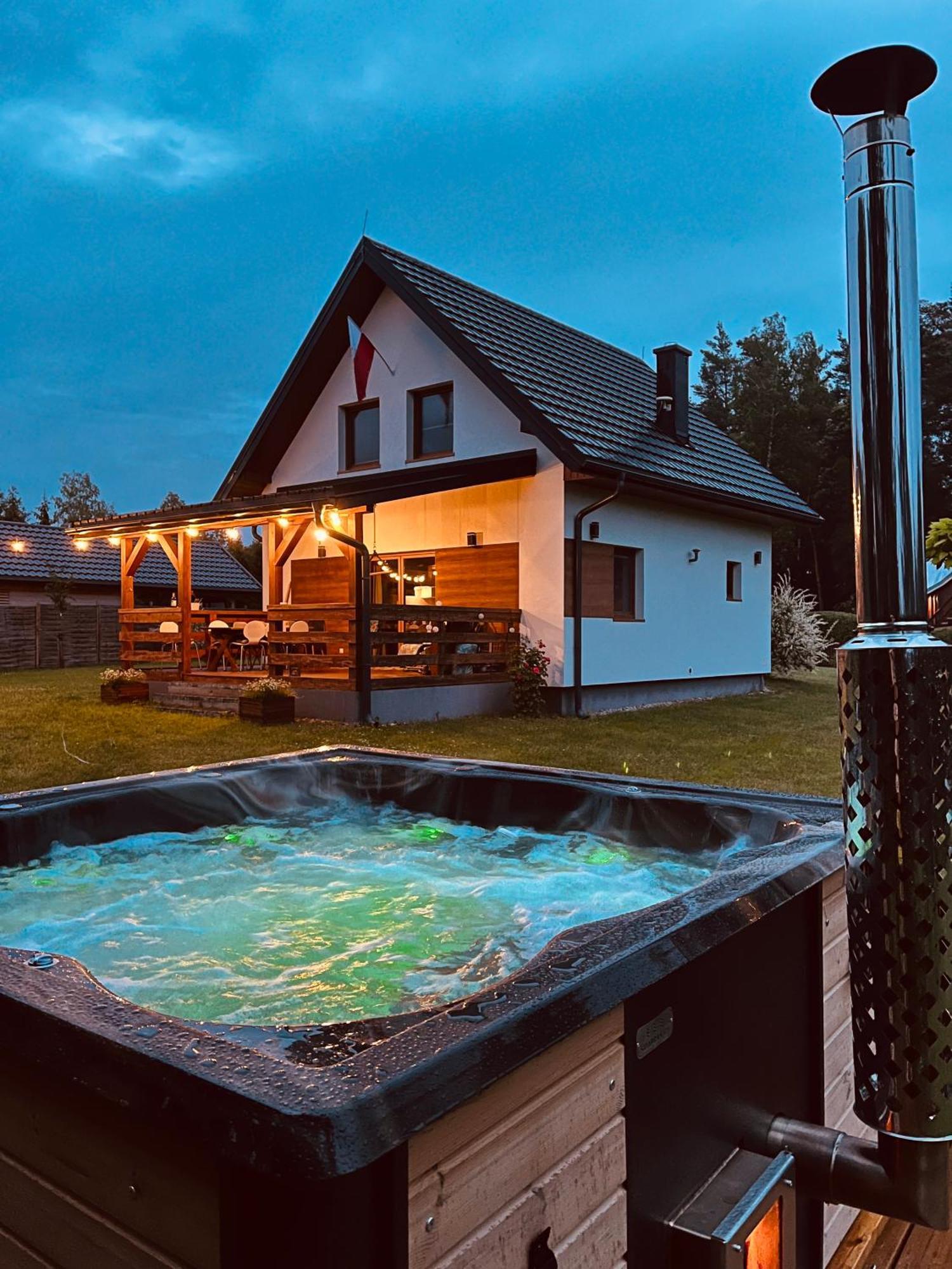 Domek Z Kominkiem Nad Jeziorem Z Jacuzzi Ogrodowym Sumowo  외부 사진